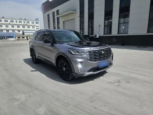 Ford Explorer — Фото автомобиля 5