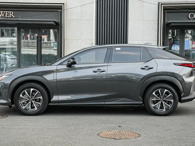 Lexus RZ — Фото автомобиля 7