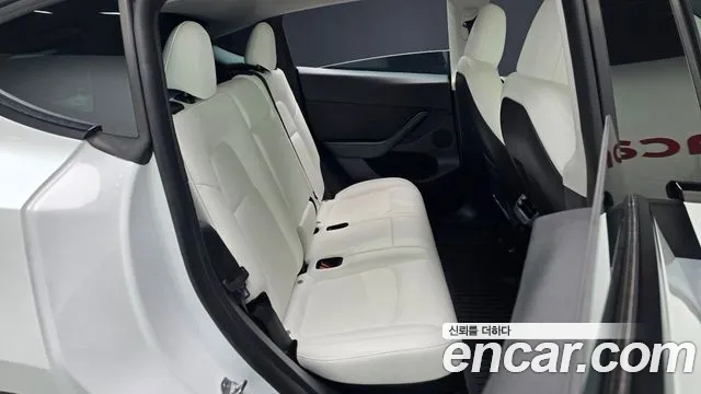 Tesla Model Y — Фото автомобиля 15