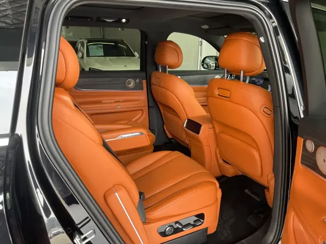 AITO Wenjie AITO M9 2024 Extended Range Ultra 42kWh 6-Seater — Фото автомобиля 27