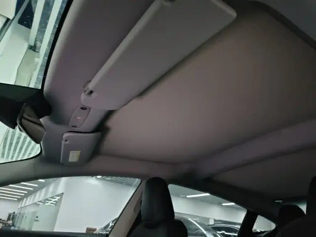 Tesla Model 3 2023 Rear-Wheel Drive — Фото автомобиля 17