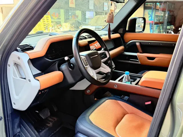 Land Rover Defender — Фото автомобиля 4