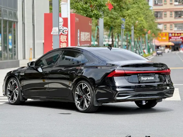 Audi A7L — Фото автомобиля 9