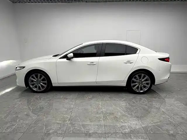 Mazda Axela — Фото автомобиля 5