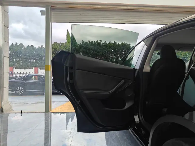 Tesla Model Y — Фото автомобиля 10