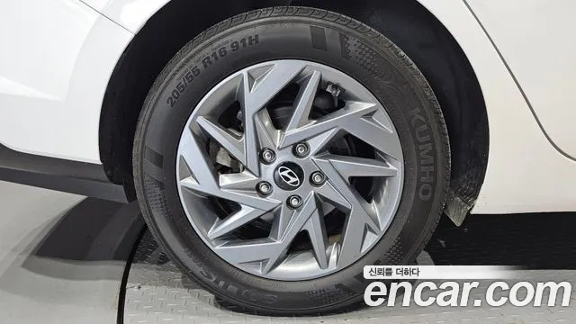 Hyundai Avante CN7 — Фото автомобиля 5