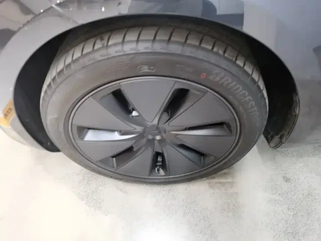 Tesla Model 3 — Фото автомобиля 22