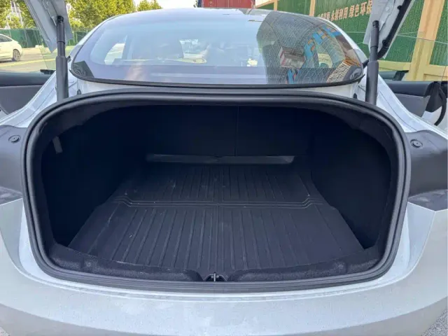 Tesla Model 3 — Фото автомобиля 7