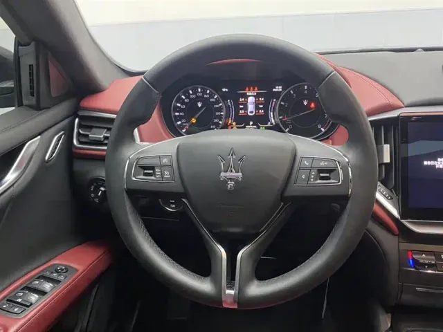 Maserati Ghibli — Фото автомобиля 14