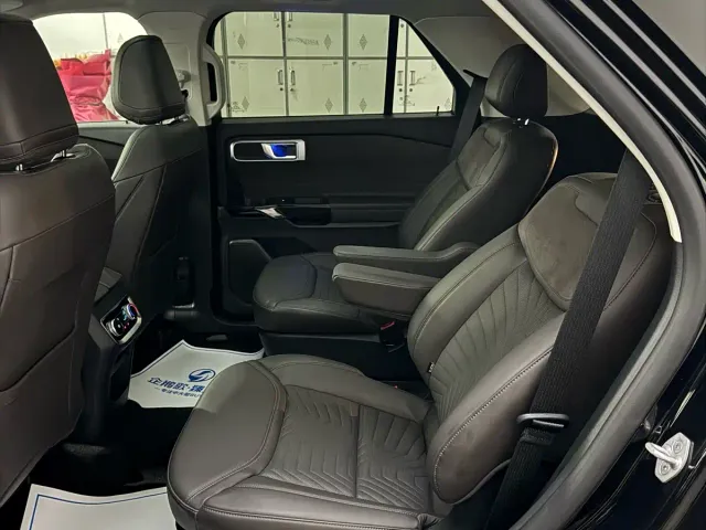 Ford Explorer — Фото автомобиля 11