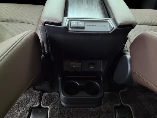Toyota Sienna — Фото автомобиля 26