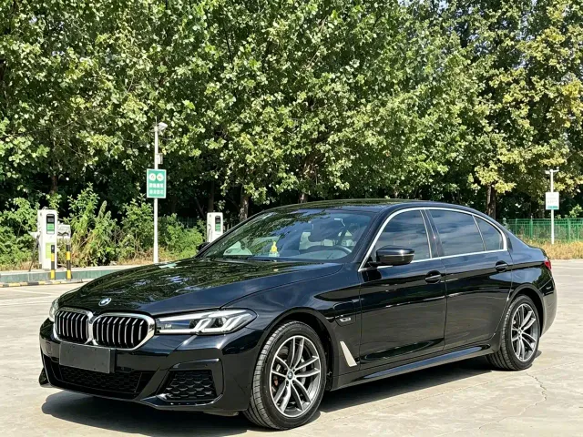 Фотография автомобиля — BMW 5 Series