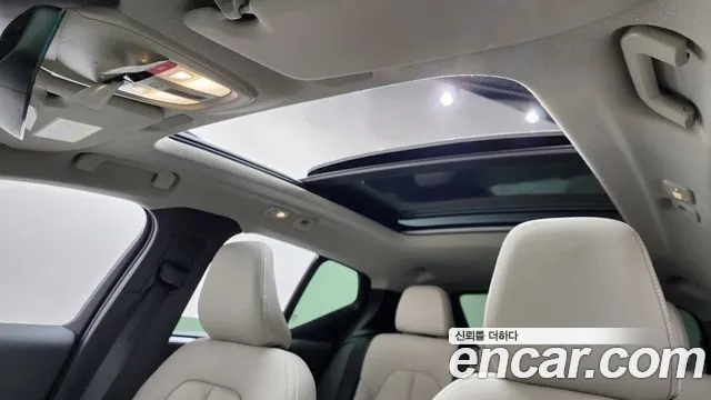 Вольво XC40 — Фото автомобиля 16