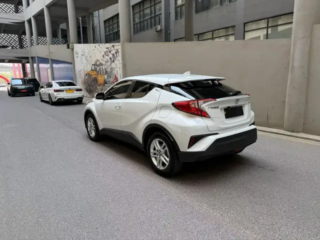 Toyota C-HR — Фото автомобиля 4