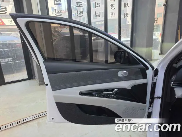 Hyundai AVANTE Avante (CN7) — Фото автомобиля 16
