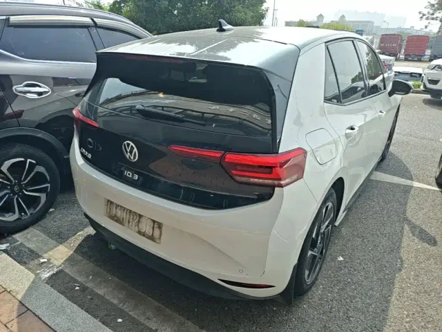 Volkswagen ID.3 — Фото автомобиля 6