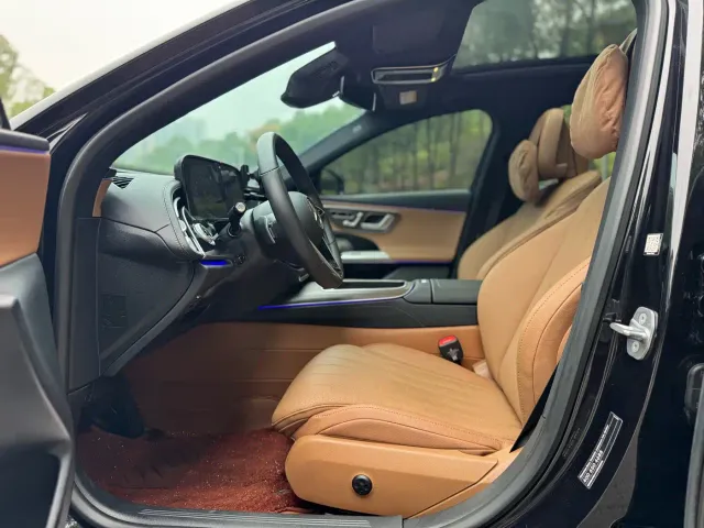 Mercedes-Benz E-Class — Фото автомобиля 4