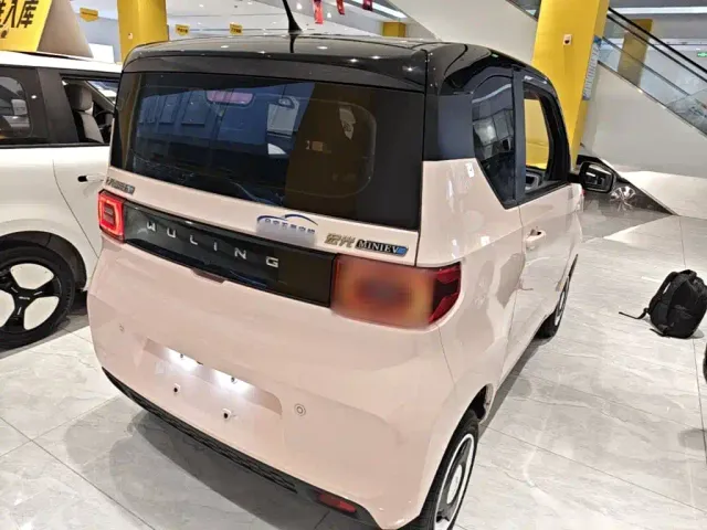 Wuling Hongguang Mini EV — Фото автомобиля 6
