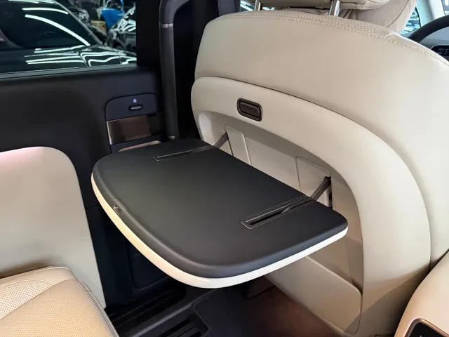 Li Auto MEGA — Фото автомобиля 22