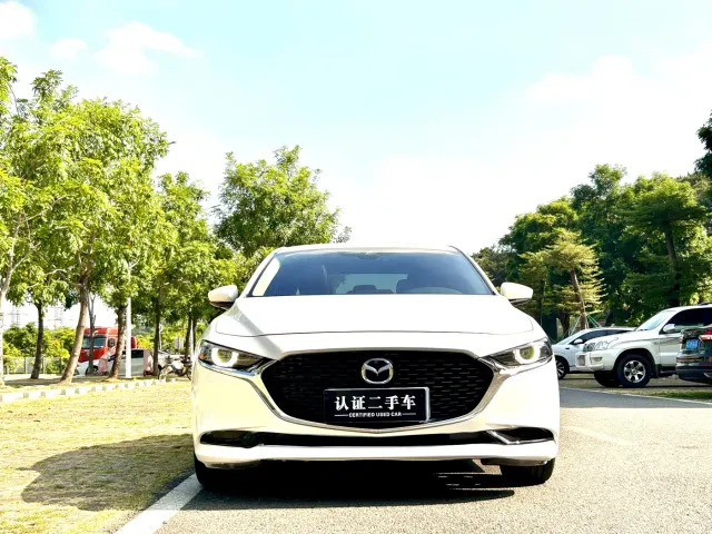 Mazda Axela — Фото автомобиля 2