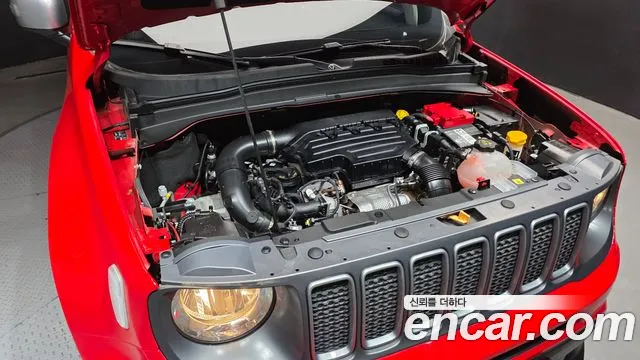 Jeep Renegade — Фото автомобиля 9