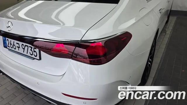 Mercedes-Benz E-Class — Фото автомобиля 22