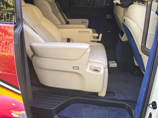 Li Auto MEGA — Фото автомобиля 15