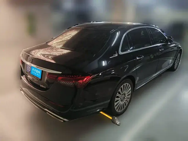 Mercedes-Benz E-Class — Фото автомобиля 5