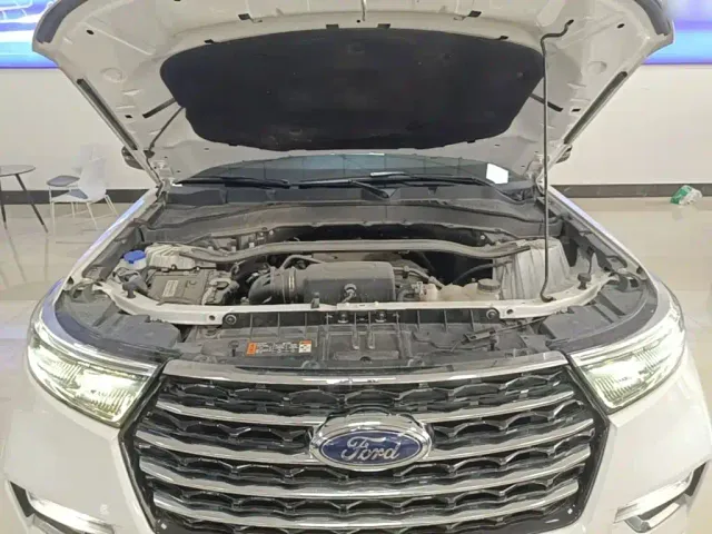 Ford Explorer — Фото автомобиля 19
