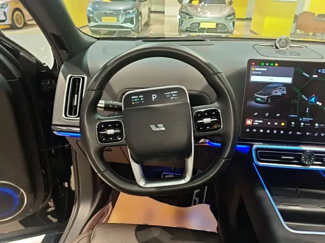 Li Auto L9 — Фото автомобиля 10