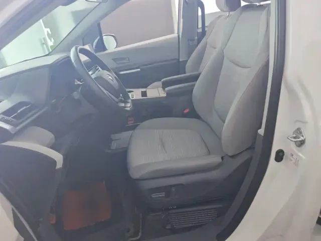 Toyota Sienna — Фото автомобиля 14