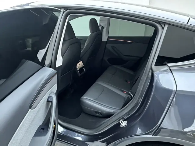 Tesla Model Y — Фото автомобиля 17