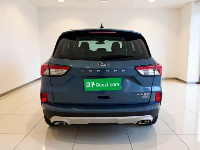 Ford Escape — Фото автомобиля 3