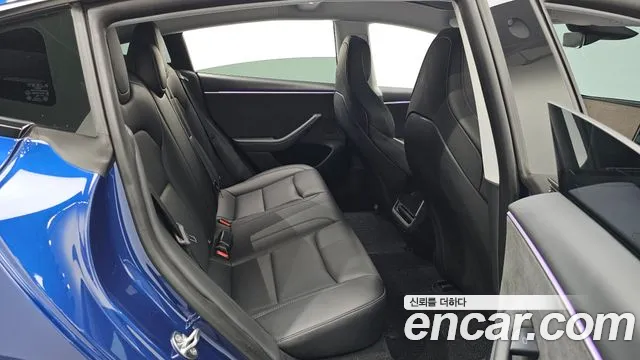 Tesla Model 3 — Фото автомобиля 12