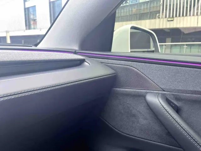 Tesla Model Y — Фото автомобиля 11