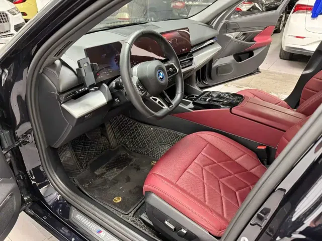 BMW i5 — Фото автомобиля 4
