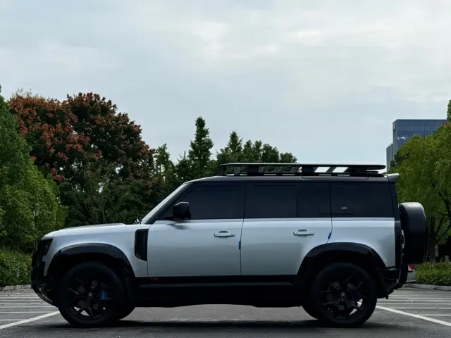 Land Rover Defender — Фото автомобиля 4