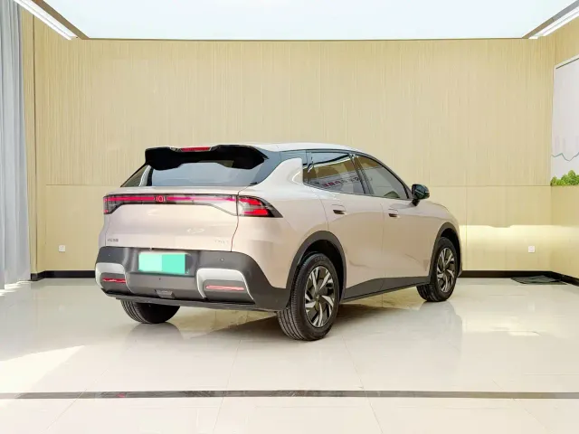 Changan Qiyuan Q05 — Фото автомобиля 18