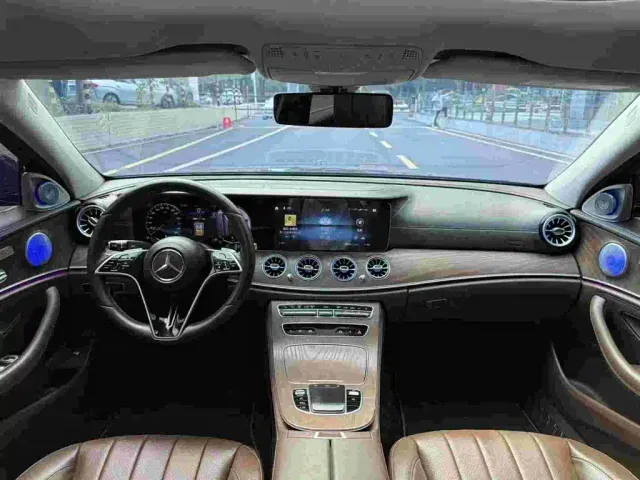 Mercedes-Benz E-Class — Фото автомобиля 8
