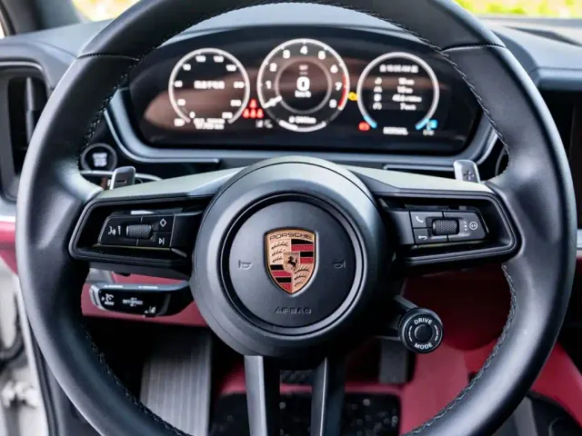 Porsche Cayenne — Фото автомобиля 11