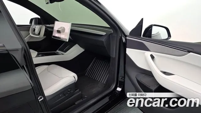 Tesla Model Y — Фото автомобиля 25