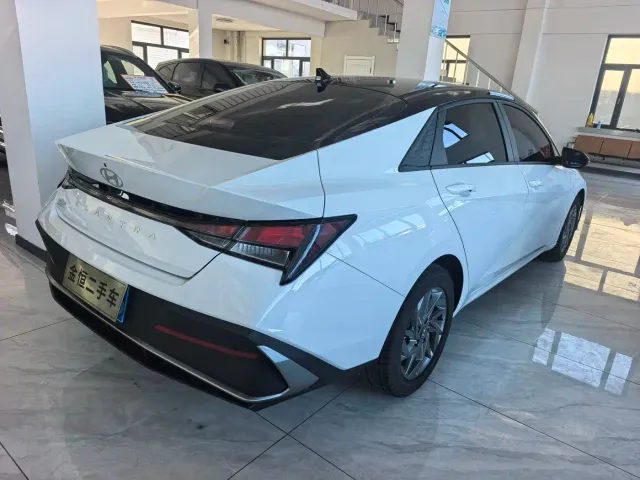 Hyundai Elantra — Фото автомобиля 8