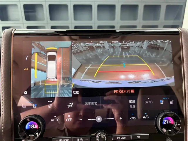 Toyota Alphard — Фото автомобиля 23