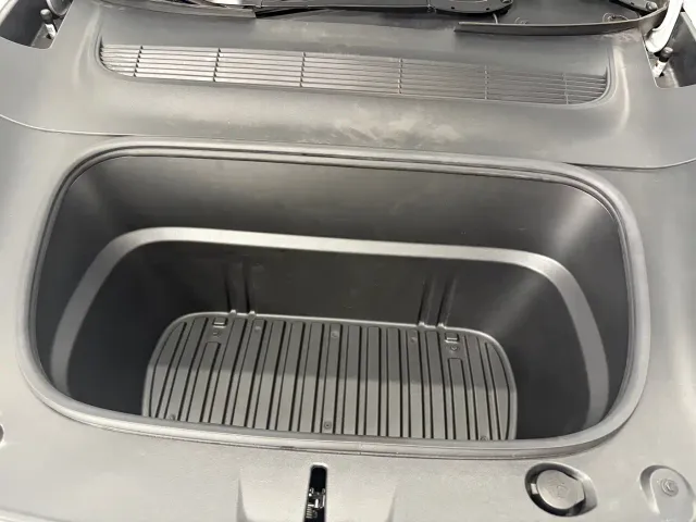 Tesla Model Y — Фото автомобиля 20