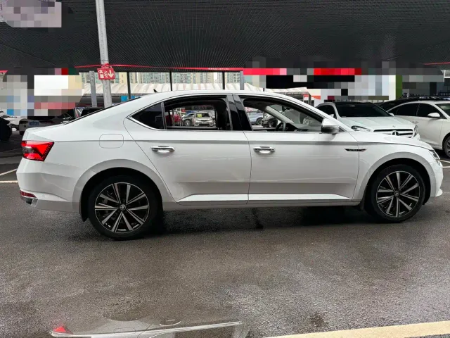 Skoda Superb — Фото автомобиля 14