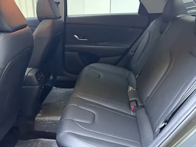 Hyundai Elantra — Фото автомобиля 10