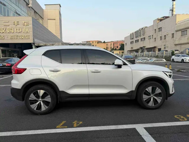 Volvo XC40 — Фото автомобиля 7
