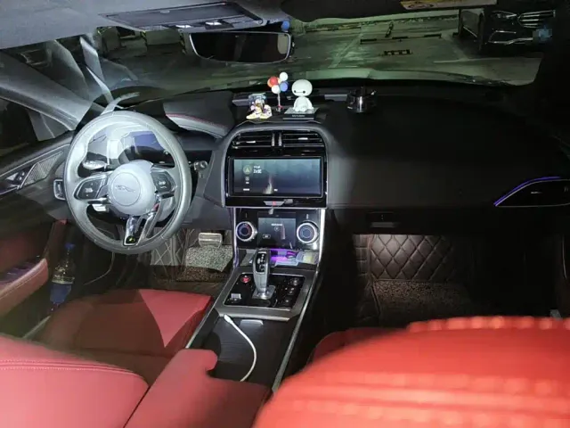 Jaguar XEL — Фото автомобиля 12