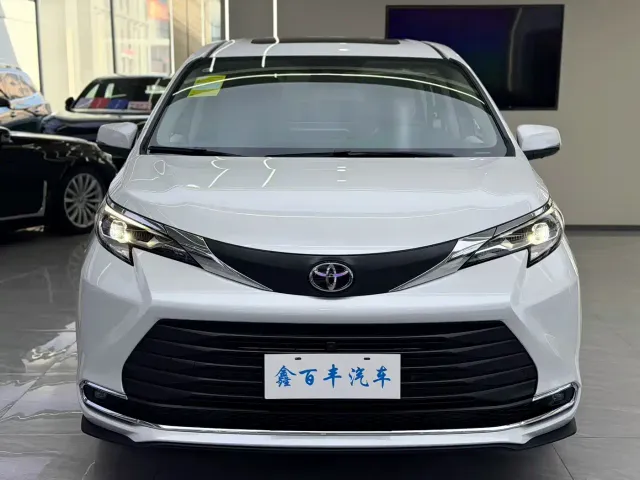 Toyota Sienna — Фото автомобиля 2