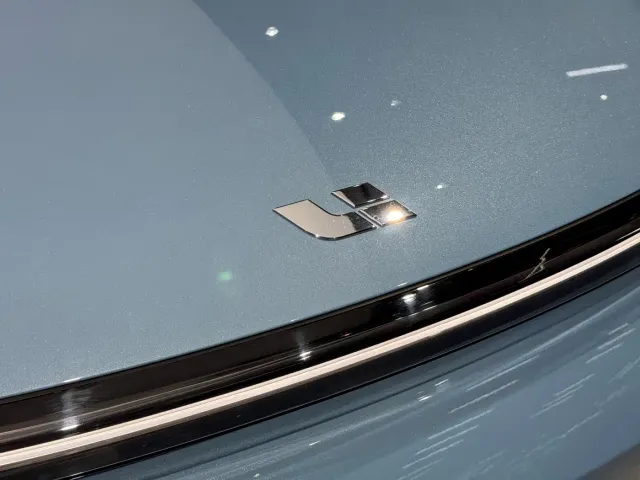 Li Auto L8 — Фото автомобиля 6